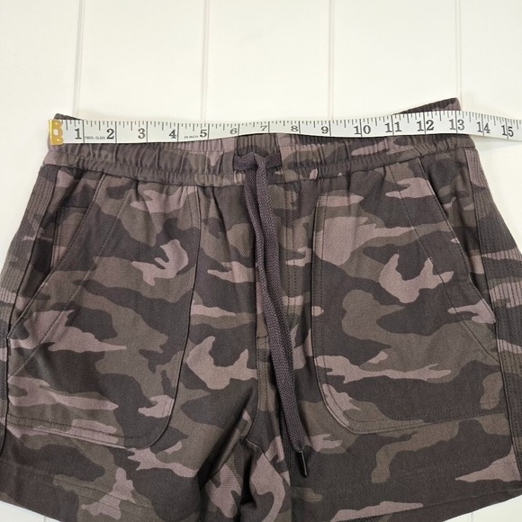 Athleta Camo Farallon Shorts Women's Size‎ 2 Green Brown Camouflage Athleisure - Picture 5 of 7